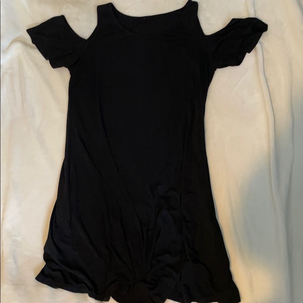 Cold-shoulder t-shirt dress